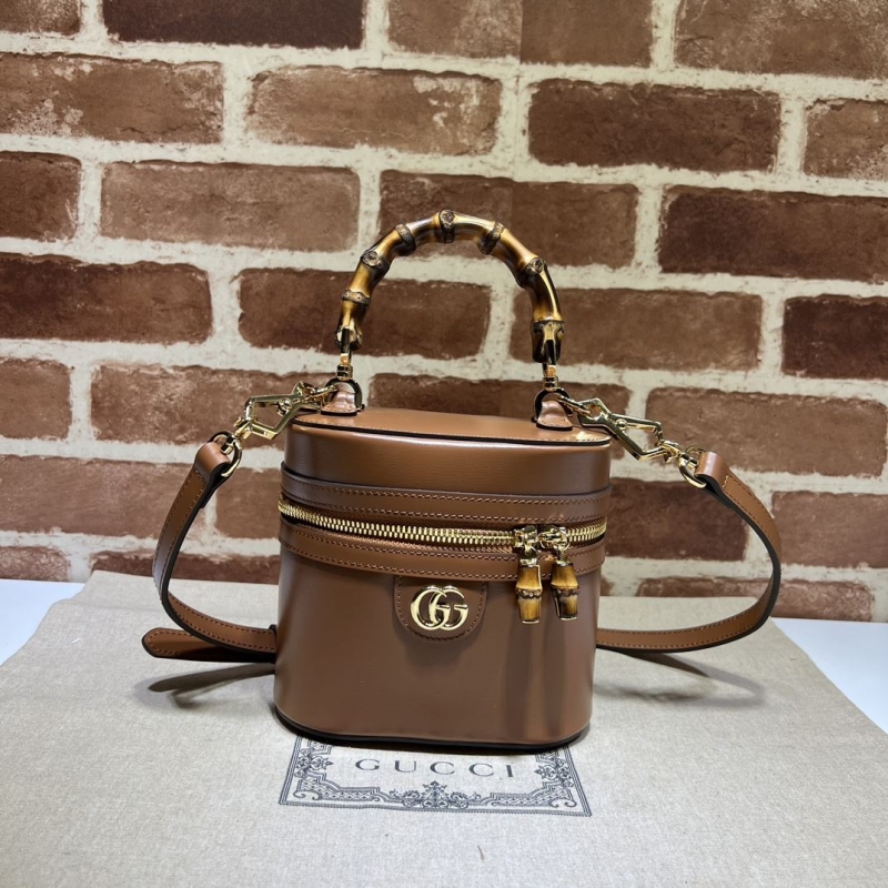 G*u*i cosmetic bags